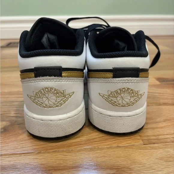 Nike Air Jordan 1 Low White/Metallic Gold-Black Size 5Y - Picture 4 of 6